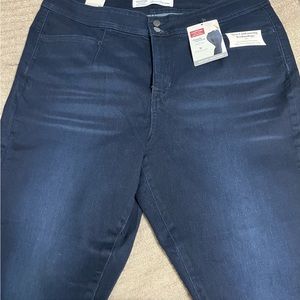 New with 🏷️ Signature Levi’s  Strauss